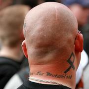 Skinhead bei einem NPD-Aufmarsch in Rostock: Wenig beeindruckt